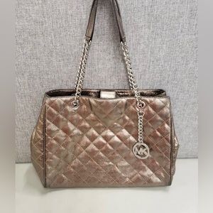 Michael Kors Gold & Silver
Shoulder Bag Dimensions: 13.5x10.5×4